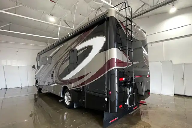 2023 Newmar Bay Star 3225 – Pre-Owned Class A Motorhome. in RVs & Motorhomes in Red Deer - Image 7
