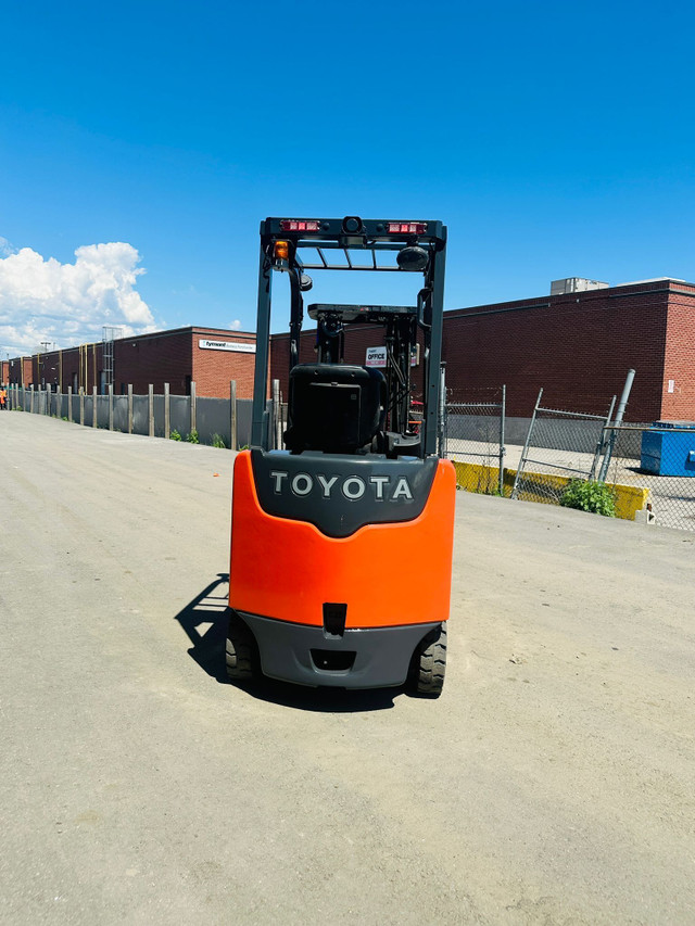 2019 TOYOTA 5000 LBS ELECTRIC FORKLIFT 3 STAGE fork-positioner in Heavy Equipment in Mississauga / Peel Region - Image 4