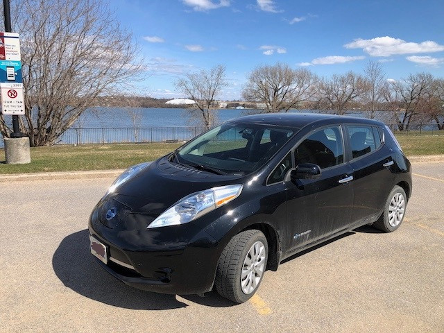 2017 Nissan Leaf S in Cars & Trucks in Kingston