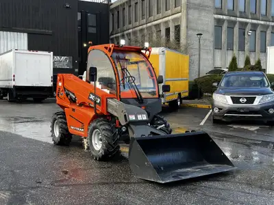 2023 JLG SkyTrak 3013 Ultra Compact Telehandler with Bucket Maximum Lift Capacity: 2700 lb / 1224.70...