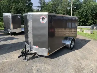 VEND: Remorque Cargo fermer 1 simple essieu ou 2 double essieux tandem fermée ferme pied enclosed tr...