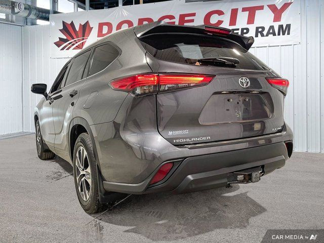 2022 Toyota Highlander XLE in Cars & Trucks in Saskatoon - Image 4