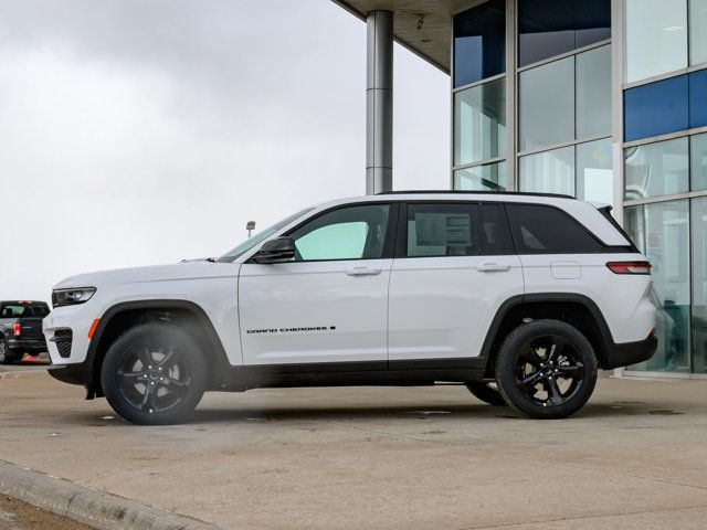 2025 Jeep Grand Cherokee Altitude in Cars & Trucks in Barrie - Image 4