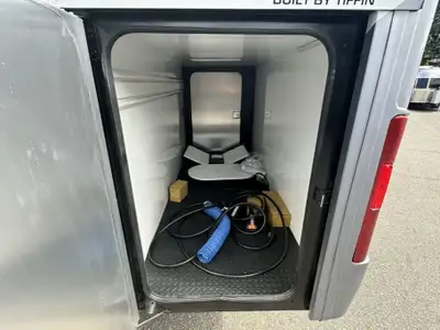 This 2025 Tiffin Wayfarer 25LW, equipped with theatre seating and powered by a robust 208 HP Mercede...