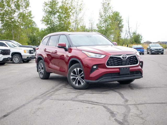 2022 Toyota Highlander XLE - Cruise Control, Heated Leather in Cars & Trucks in Belleville - Image 2