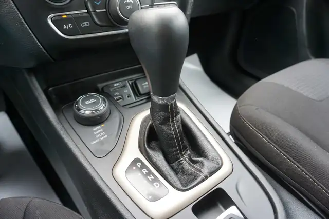 2017 Jeep Cherokee in Cars & Trucks in Oakville / Halton Region - Image 21