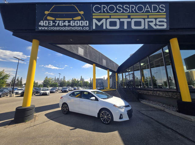 2016 Toyota Corolla S-Sunroof-Low KM-Back up Cam-Bluetooth in Cars & Trucks in Calgary