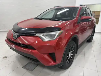 Le Toyota RAV4 LE 2017 est le parfait compagnon pour ceux qui recherchent un véhicule pratique, fiab...