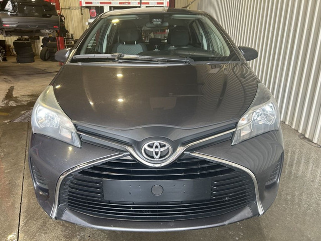 2017 Toyota Yaris LE Auto AC in Cars & Trucks in Gatineau - Image 2
