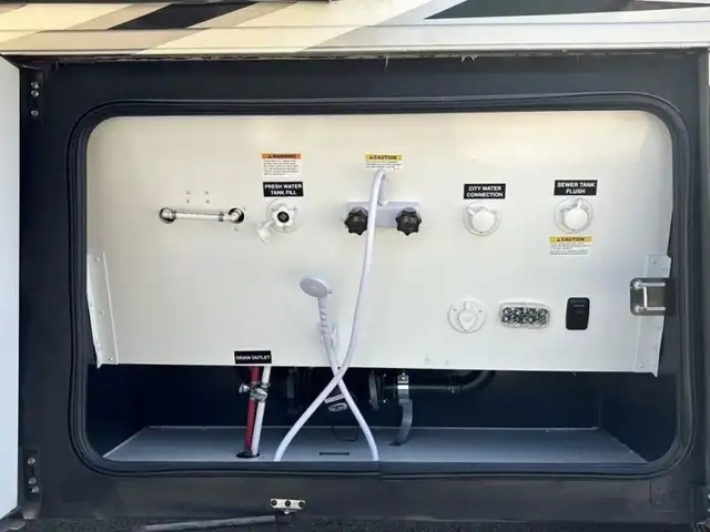2023 Coachmen RV Sportscoach SRS 365RB in RVs & Motorhomes in Abbotsford - Image 22