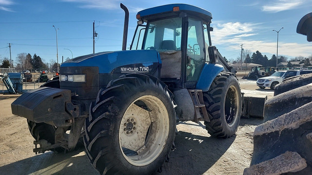 New Holland TV140 Bi-Directional Tractor in Farming Equipment in Winnipeg