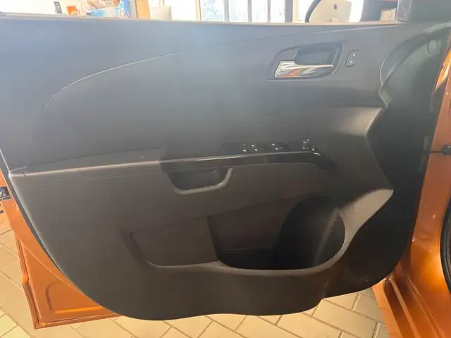 2017 Chevrolet Sonic 5dr HB Auto LT in Cars & Trucks in Longueuil / South Shore - Image 16