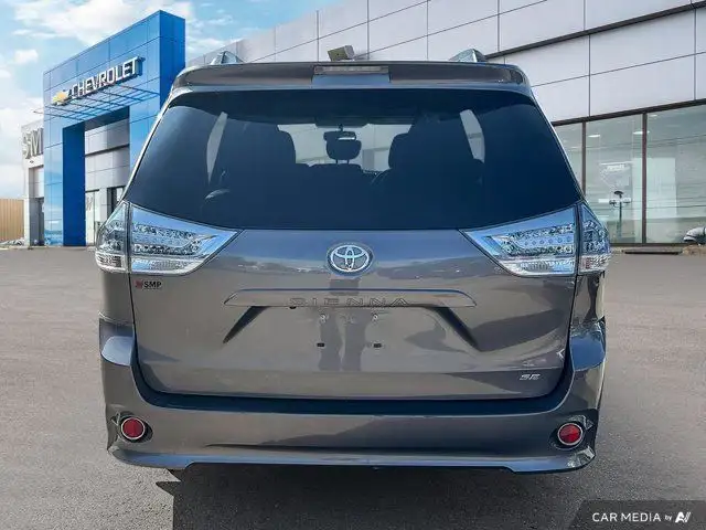 2017 Toyota Sienna SE | Leather | Power Sliding Doors | Back Up in Cars & Trucks in Saskatoon - Image 6