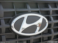 This Hyundai Venue has a trusty Regular Unleaded I-4 1.6 L/98 engine powering this Variable transmis... (image 8)