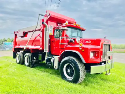 FOR SALE: OLD SCHOOL 1990 MACK RB IN IMMACULATE CONDITION, LIKE BRAND NEW, ONE OWNER UNIT, NEVER WIN...