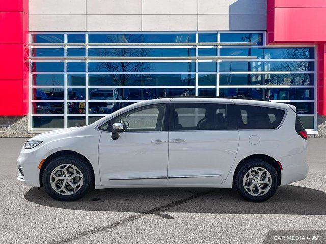 2023 Chrysler Pacifica Limited | Leather | Nav | Moonroof in Cars & Trucks in Guelph - Image 2