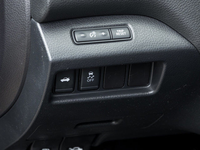 2017 Nissan Altima Bluetooth | Cruise Control in Cars & Trucks in Hamilton - Image 3