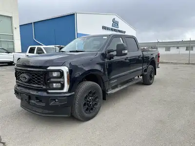 This Ford Super Duty F-350 SRW delivers a Intercooled Turbo Diesel V-8 6.7 L/406 engine powering thi...