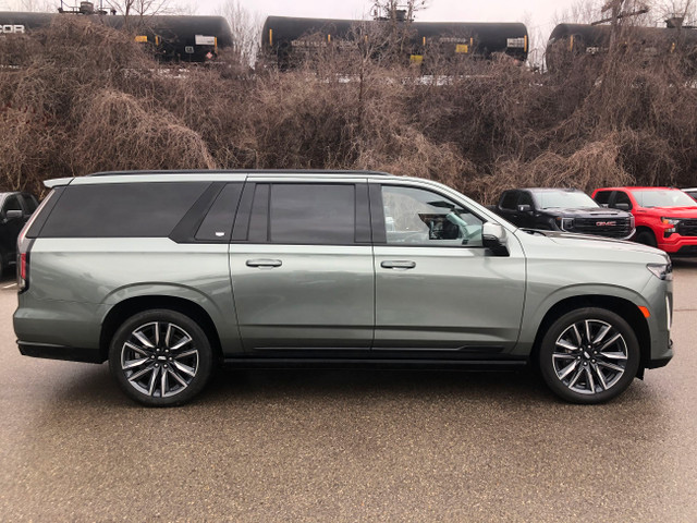 2023 Cadillac Escalade ESV 4WD Sport Platinum in Cars & Trucks in London - Image 4