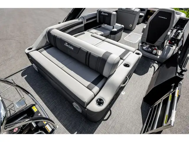 2025 Barletta CORSA 23UA in Powerboats & Motorboats in Québec City - Image 11