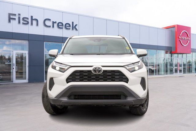 2022 Toyota RAV4 XLE | No Accidents | Heated Seats in Cars & Trucks in Calgary - Image 2