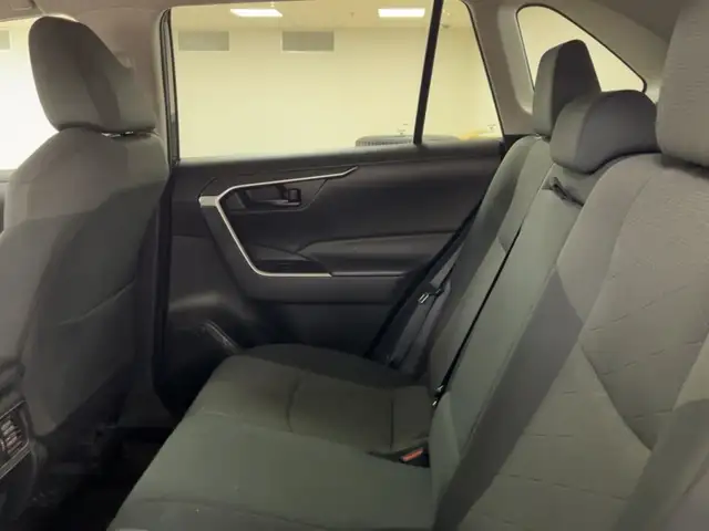 2022 Toyota RAV4 LE in Cars & Trucks in Calgary - Image 12