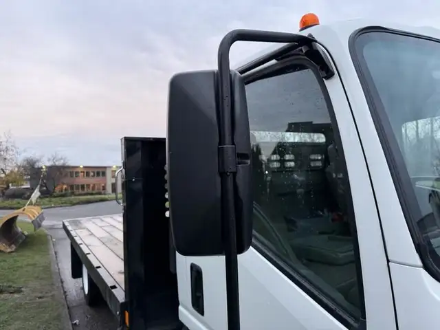 2018 isuzu NPR 16 Foot Flat Deck in Heavy Trucks in Richmond - Image 26