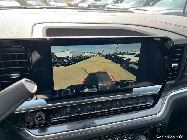 2025 Chevrolet Silverado 3500HD LTZ 4WD Crew Cab | 20IN FUEL dans Autos et camions dans Comté de Strathcona - Image 20