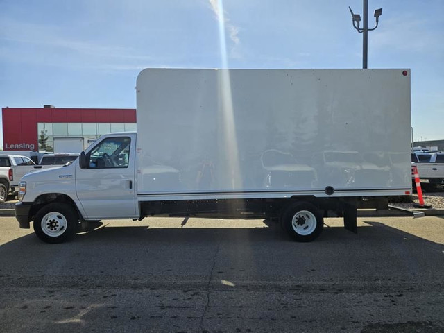 2024 Ford E-Series Cutaway E-450 DRW 158" WB, 7.3L V8 Gas, 16ft  in Cars & Trucks in St. Albert - Image 2
