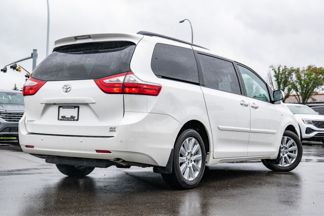 2017 Toyota Sienna XLE in Cars & Trucks in Edmonton - Image 2
