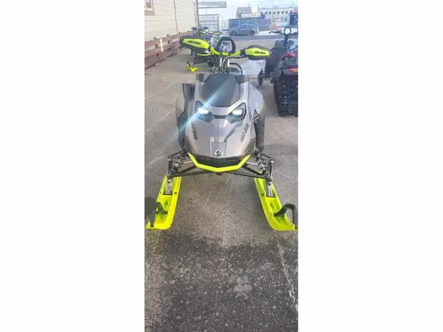 2023 Ski-Doo SUMMIT X EXPERT TURBO 850 165 BIG SCREEN FINANCING  in Snowmobiles in Vancouver - Image 3