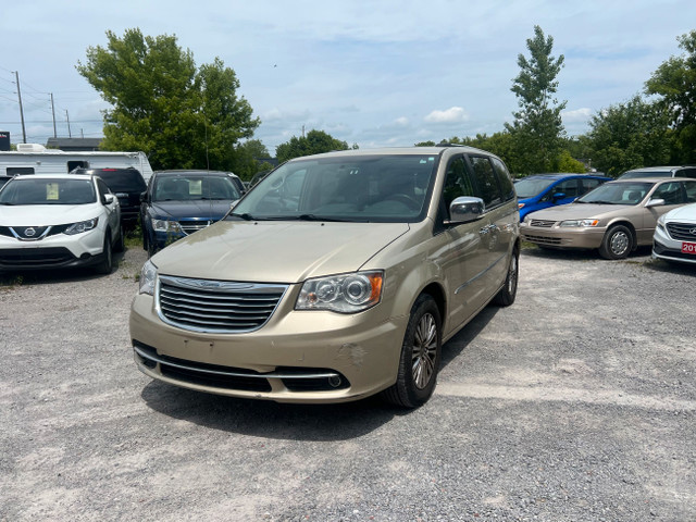 2011 Chrysler Town & Country Limited in Cars & Trucks in Oshawa / Durham Region
