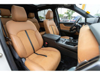 WHAT A GORGEOUS SUV WITH A CLEAN CARFAX AND ONLY ONE PREVIOUS OWNER! - Surround View Camera - Leathe... (image 4)