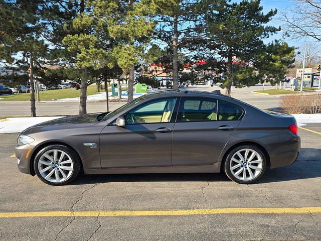 BMW 535i XDRIVE | SPORT PKG | LEATHER | SUNROOF | ONE OWNER |  in Cars & Trucks in Mississauga / Peel Region - Image 2