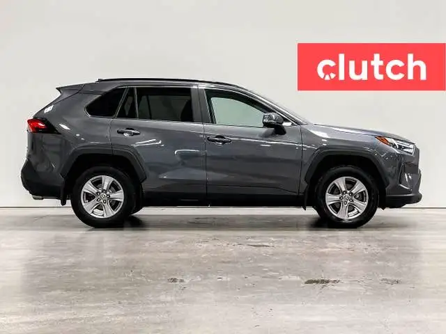 2022 Toyota RAV4 XLE AWD w/ Apple CarPlay, Heated Front Seats, R dans Autos et camions dans Ville de Toronto - Image 5