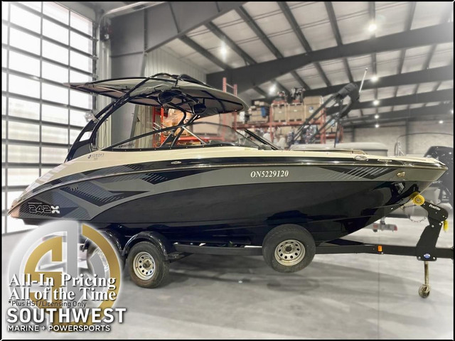 2016 Yamaha 242X E-Series in Powerboats & Motorboats in Grand Bend