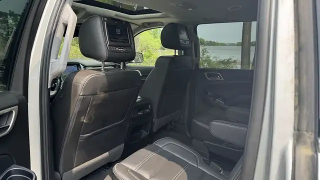 2019 GMC Yukon XL Denali in Cars & Trucks in Laval / North Shore - Image 14