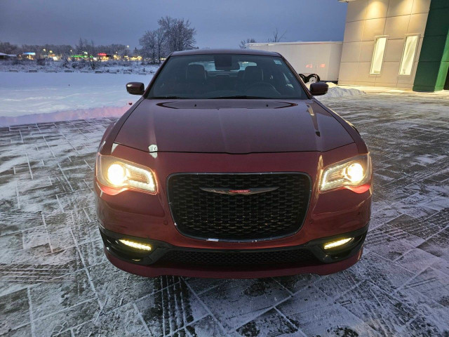 2021 Chrysler 300 in Cars & Trucks in Ottawa - Image 3