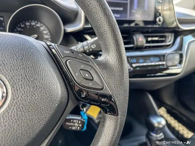 2022 Toyota C-HR in Cars & Trucks in Ottawa - Image 23