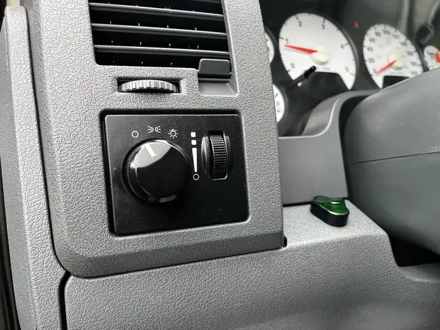 2008 Ram 5500 12 Foot Cube Van with Shelves in Heavy Trucks in City of Toronto - Image 49