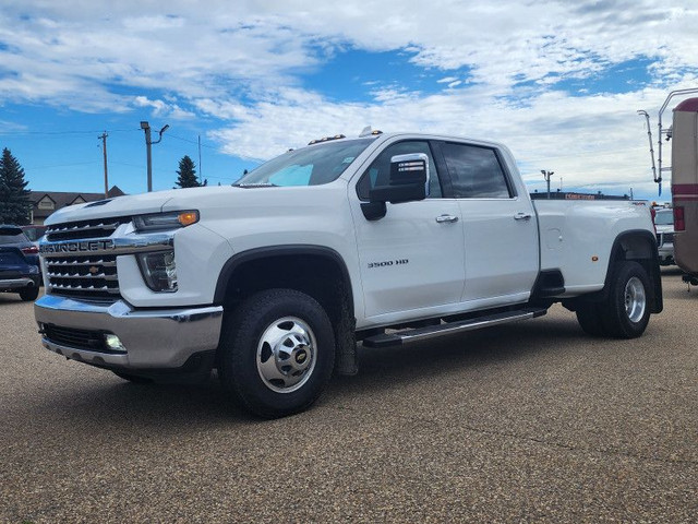 2022 Chevrolet Silverado 3500HD LTZ 8'0 FOOT BOX | DUAL REAR WHE in Cars & Trucks in St. Albert - Image 2