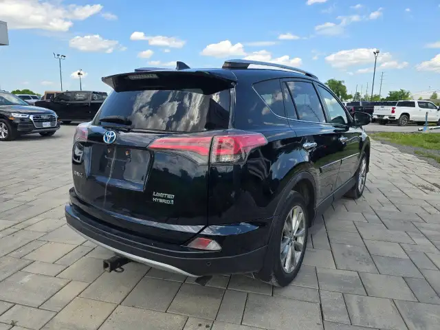 2017 Toyota RAV4 Hybrid in Cars & Trucks in Ottawa - Image 6