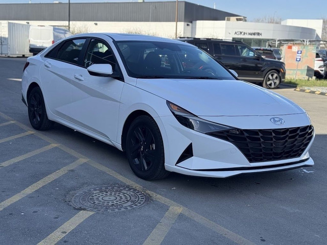2023 Hyundai Elantra PREFERRED w/ BLIND SPOT DETECTION / LOW KMS in Cars & Trucks in Calgary - Image 2