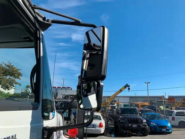 2007 international 7300 Dump Truck With Plow and Spreader Diesel in Heavy Trucks in Richmond - Image 22