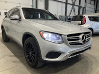 // JAMAIS ACCIDENTÉ! //Le Mercedes-Benz GLC300 2017 version GLC 300 4MATIC 2.0L **TOIT PANO**NAVI**C... (image 2)