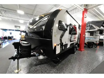 Roulotte 17 pieds, 3890 livres et couche 5 personnes ! MODÈLE DELUXE HORS ROUTE AVEC 2 LITS SUPERPOS...
