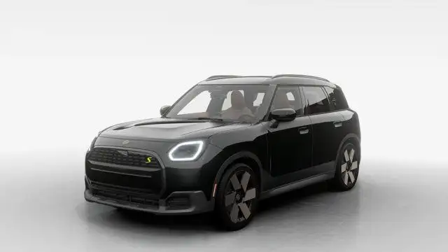 2025 MINI Countryman SE | Premier | Style Favoris | Att in Cars & Trucks in City of Montréal - Image 2