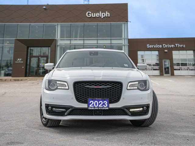 2023 Chrysler 300 S AWD | Cooled Seats | Panoroof in Cars & Trucks in Guelph - Image 2