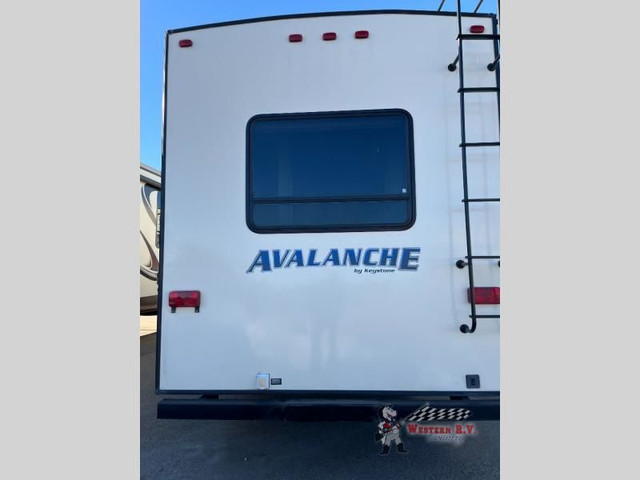 2014 Keystone RV Avalanche 33 RE in Travel Trailers & Campers in Edmonton - Image 4