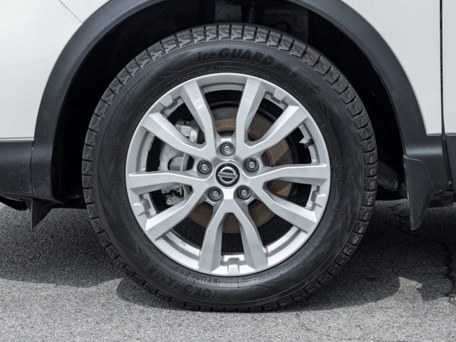 2023 Nissan Qashqai SV | Clean Carfax | Heated Seats | Cruise in Cars & Trucks in Hamilton - Image 3